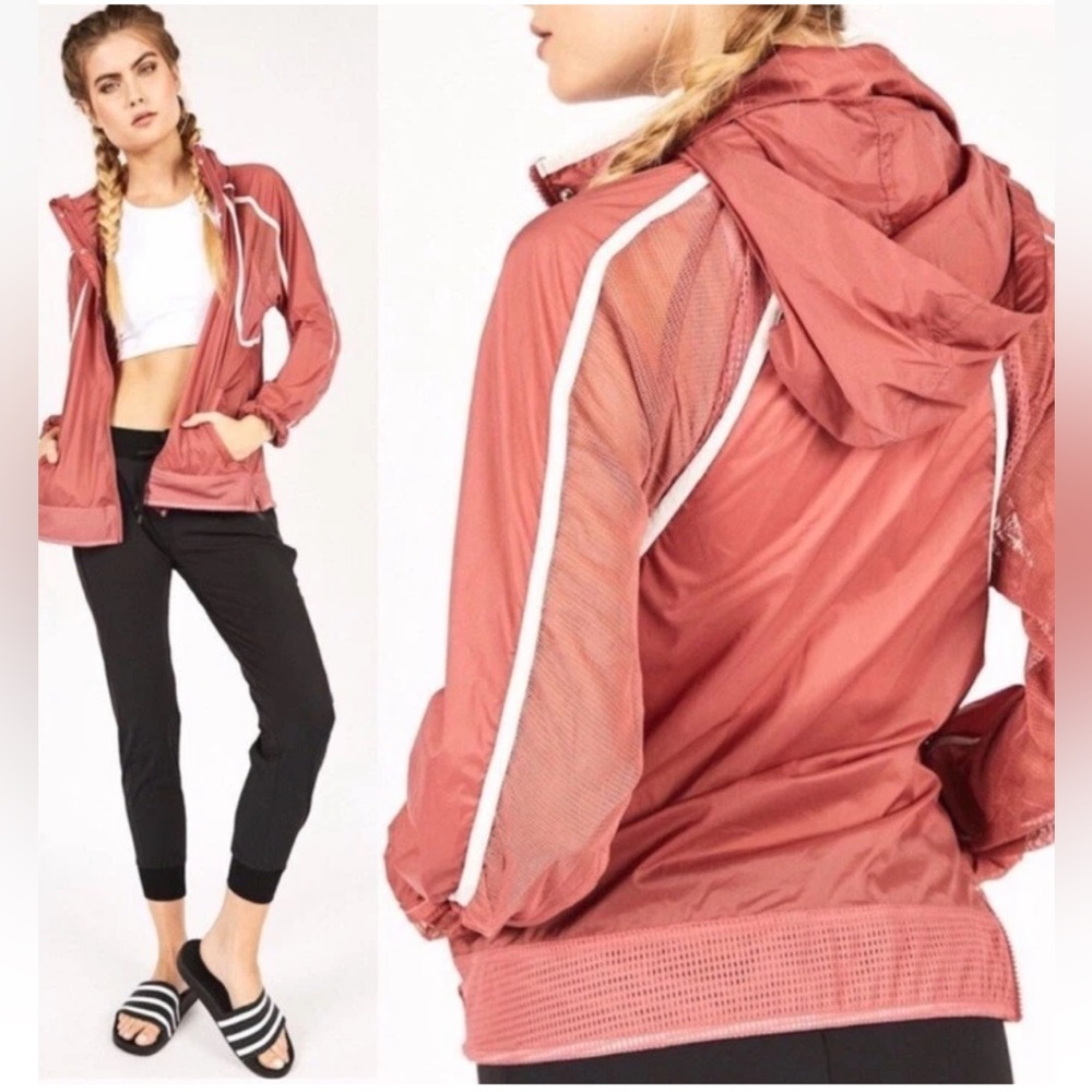 Free People FP Movement
Windbreaker Jacket Hooded
Loose fit‎ Rose Pink Size XS